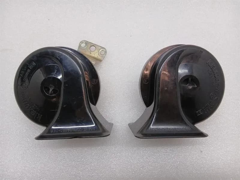 Aston Martin Vanquish S 04-07 V12 Horn 1R12-373942-AA Horn Fanfare