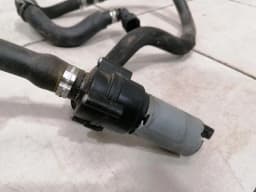 FERRARI Ferrari 458 F142 Spider Heater Valve Circulation Pump 67444900 Heater Valve — thumbnail 4