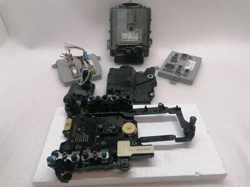 MERCEDES-BENZ Mercedes C Class W205 Engine ECU Set A1779003901 Engine Control Unit Set M177