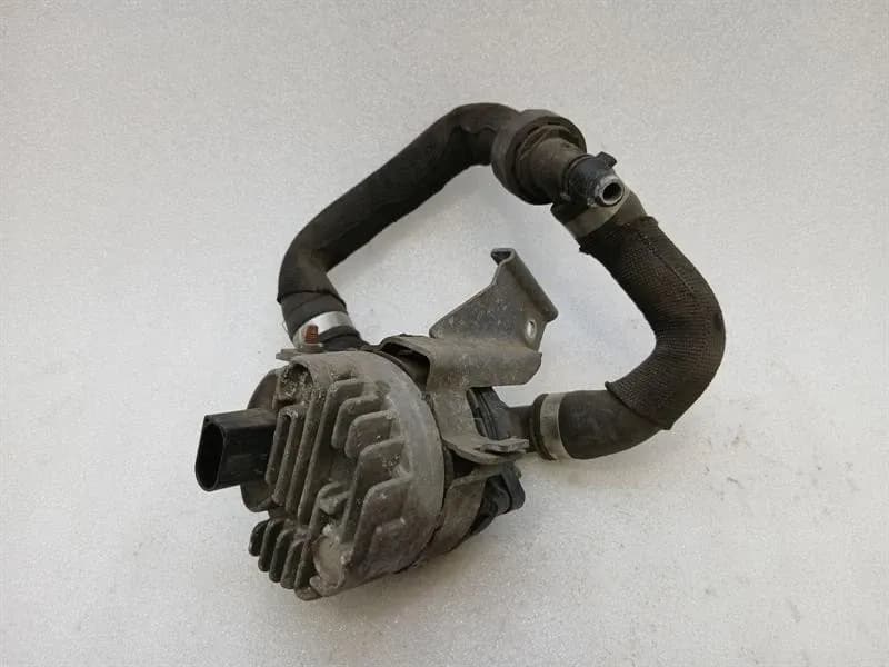 MERCEDES-BENZ Mercedes C63 AMG W205 additional cooling pump A0005003000 coolant pump pump