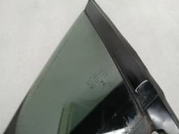 ASTON MARTIN Aston Martin Vanquish AM310 Front 1/4 Glass CD33-C262A37-BB Door Panel 1/4 Front — thumbnail 3