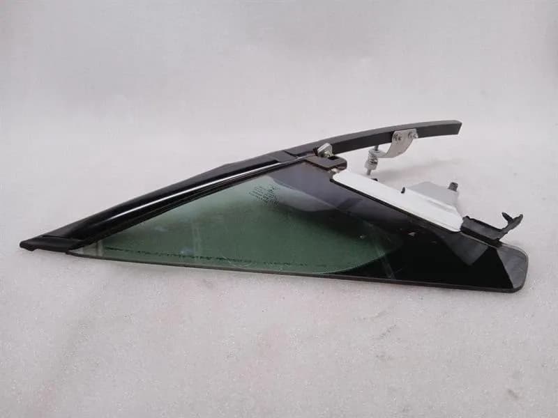 ASTON MARTIN Aston Martin Vanquish AM310 Front 1/4 Glass CD33-C262A37-BB Door Panel 1/4 Front