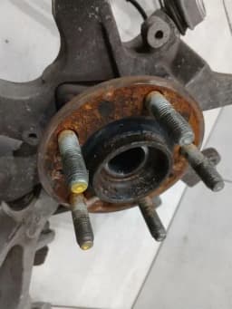 ASTON MARTIN Aston Martin Vanquish S 04-07 V12 Rear Hub 5R13-5A971-AA Rear Wheel Bearing Housing — thumbnail 3