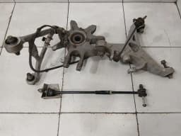 ASTON MARTIN Aston Martin Vanquish S 04-07 V12 Rear Hub 5R13-5A971-AA Rear Wheel Bearing Housing — thumbnail 10