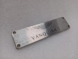 ASTON MARTIN ASTON MARTIN VANQUISH S 04-07 V12 VANQUISH S LOGO DOOR POST PLATE — thumbnail 2