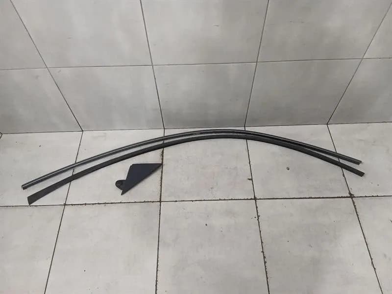 AUDI AUDI R8 TYPE 42 5.2 V10 COUPE Body Moulding 420853704 RIGHT Strip RIGHT