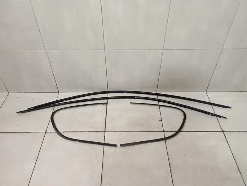 MASERATI Maserati Granturismo M145 Black Side Profile Moulding Set 82075200 Strip Set