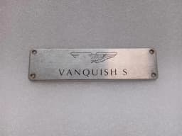 ASTON MARTIN ASTON MARTIN VANQUISH S 04-07 V12 COVER VANQUISH S DOOR POST LOGO PLATE — thumbnail 1