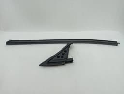 FERRARI Ferrari 599 GTB F141 Door Seal 68577700 LH Door Seals LEFT SEAL — thumbnail 1