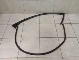 MASERATI Maserati Granturismo M145 Door Seal Set 80089200 LH Door Seals 80090000 — thumbnail 1