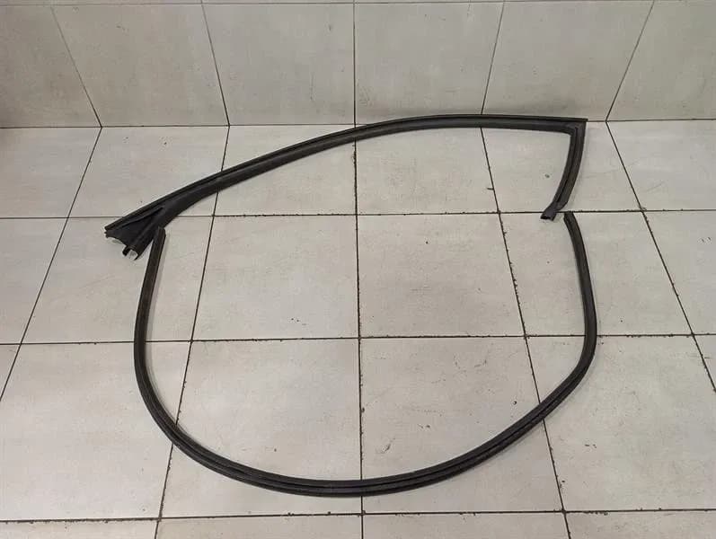MASERATI Maserati Granturismo M145 Door Seal Set 80089200 LH Door Seals 80090000