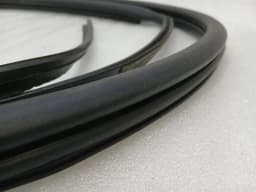 ASTON MARTIN Aston Martin DB9 Volante Door Seal 4G43-L25325-AA LH Door Seals LEFT — thumbnail 3