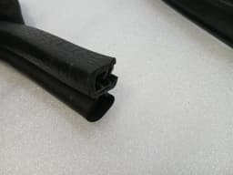 ASTON MARTIN Aston Martin DB9 Volante Door Seal 4G43-L25325-AA LH Door Seals LEFT — thumbnail 6