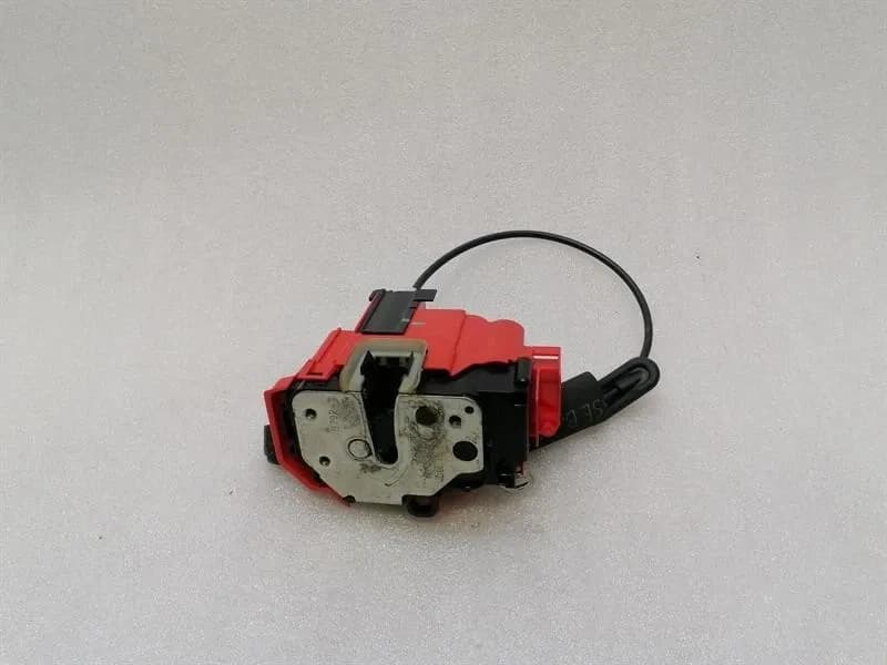 FERRARI Ferrari California T F149 14-17 door lock 85641600 LH LHD door lock