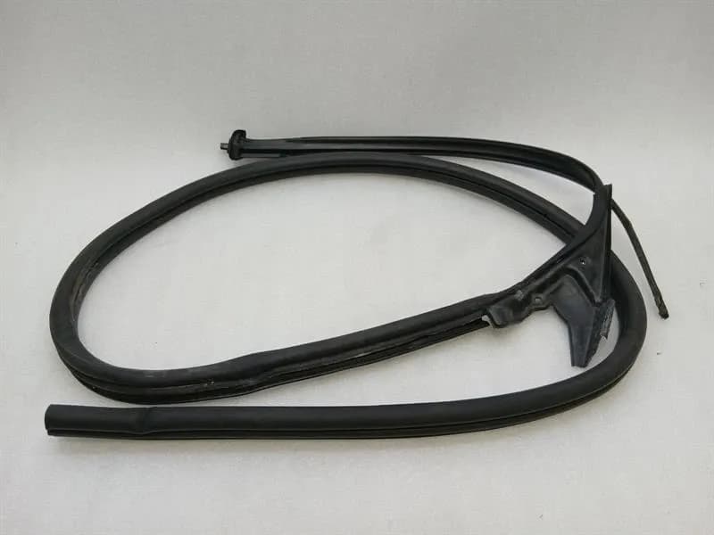 ASTON MARTIN Aston Martin DB9 Volante Door Seal 4G43-L25324-AA RH Door Seals RIGHT