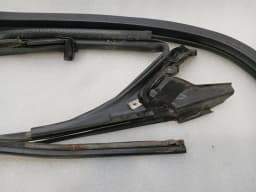 ASTON MARTIN Aston Martin DB9 Volante Door Seal 4G43-L25324-AA RH Door Seals RIGHT — thumbnail 7