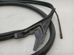 ASTON MARTIN Aston Martin DB9 Volante Door Seal 4G43-L25324-AA RH Door Seals RIGHT — thumbnail 3