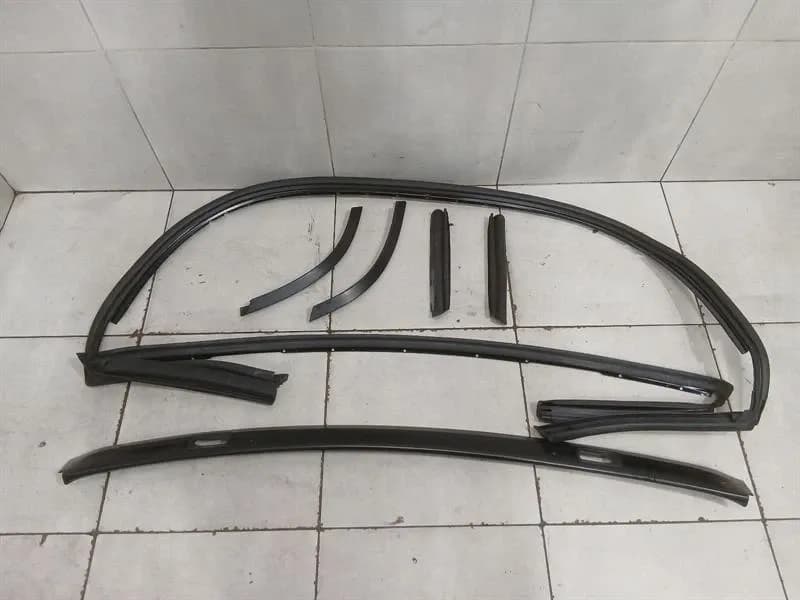 ASTON MARTIN Aston Martin Vanquish AM310 Door Seal SOFTTOP SEALS Door Seals