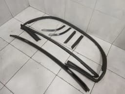 ASTON MARTIN Aston Martin Vanquish AM310 Door Seal SOFTTOP SEALS Door Seals — thumbnail 9