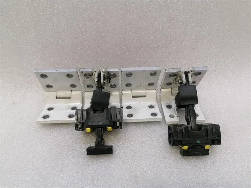 Mercedes G-Wagen W463 Door Hinge Right Side Front/Rear A4637206000 Door Hinge