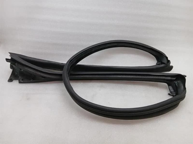 FERRARI CALIFORNIA T F149 14-17 DOOR SEAL 69758000 WINDSCREEN SEALS