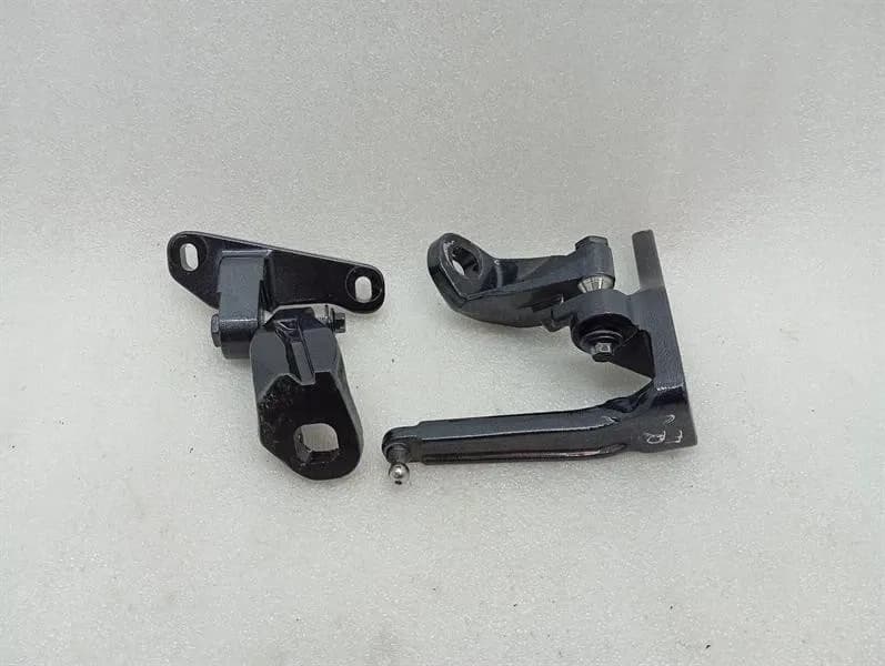 Aston Martin DBS SUPERLEGGERA AM7 18-24 Door Hinge FR Door Hinge RIGHT