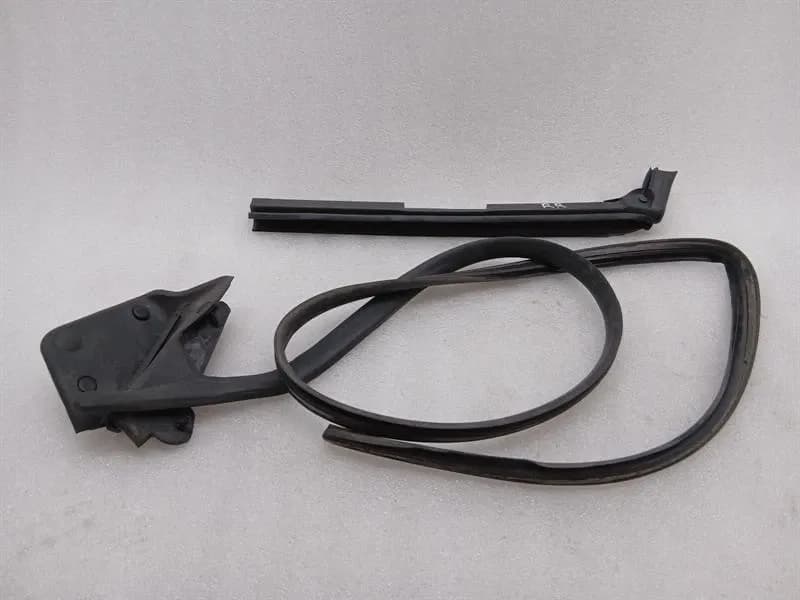 ASTON MARTIN Aston Martin Vanquish AM310 door seal RH REAR door seals rear right