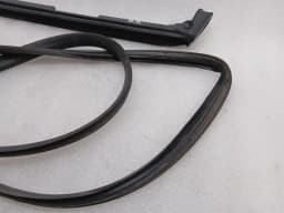 ASTON MARTIN Aston Martin Vanquish AM310 door seal RH REAR door seals rear right — thumbnail 3
