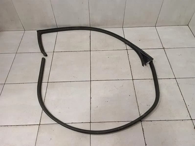 MASERATI Maserati Granturismo M145 Door Seal Set 80089100 RH Door Seals 80090000