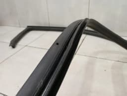 MASERATI Maserati Granturismo M145 Door Seal Set 80089100 RH Door Seals 80090000 — thumbnail 3