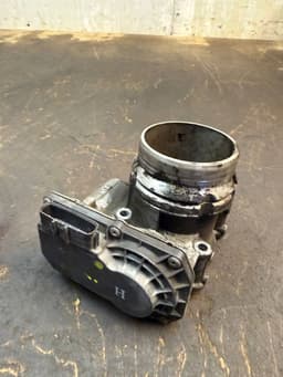VOLVO 32202650 31293930 Throttle body VOLVO V70 III (BW) (2007-2016) — thumbnail 3