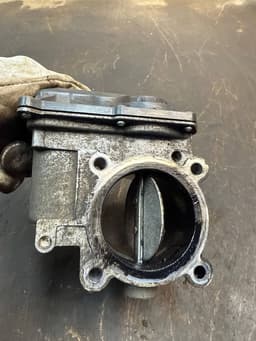 VOLVO 32202650 31293930 Throttle body VOLVO V70 III (BW) (2007-2016) — thumbnail 5