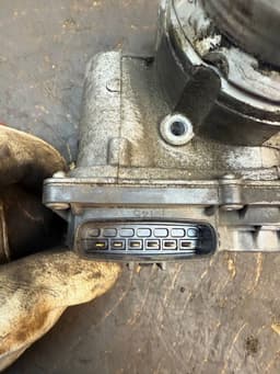 VOLVO 32202650 31293930 Throttle body VOLVO V70 III (BW) (2007-2016) — thumbnail 4