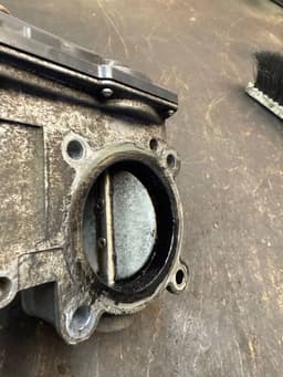 VOLVO 32202650 31293930 Throttle body VOLVO V70 III (BW) (2007-2016) — thumbnail 6