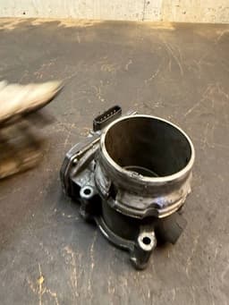 VOLVO 32202650 31293930 Throttle body VOLVO V70 III (BW) (2007-2016) — thumbnail 2
