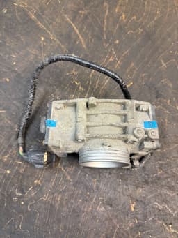 VOLVO 8644345 30677202 Throttle body VOLVO V70 II / XC70 I (P80) (2000-2007) — thumbnail 3