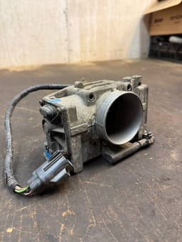 VOLVO 8644345 30677202 Throttle body VOLVO V70 II / XC70 I (P80) (2000-2007) — thumbnail 2