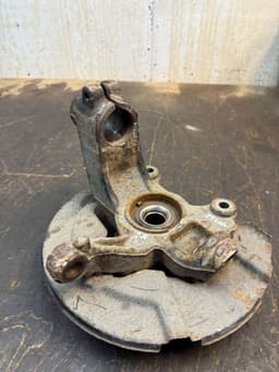 VOLVO 8250535 Wheel bearing housing front left VOLVO S60 II / V60 I (2010-2018) — thumbnail 3