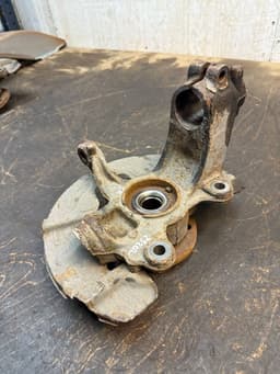 VOLVO 8250535 Wheel bearing housing front left VOLVO S60 II / V60 I (2010-2018) — thumbnail 2