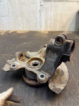 VOLVO 8250535 Wheel bearing housing front left VOLVO S60 II / V60 I (2010-2018) — thumbnail 5