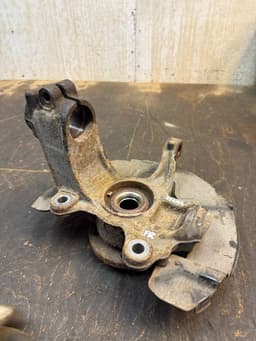 VOLVO 8250536 Wheel bearing housing front right VOLVO S60 II / V60 I (2010-2018) — thumbnail 3