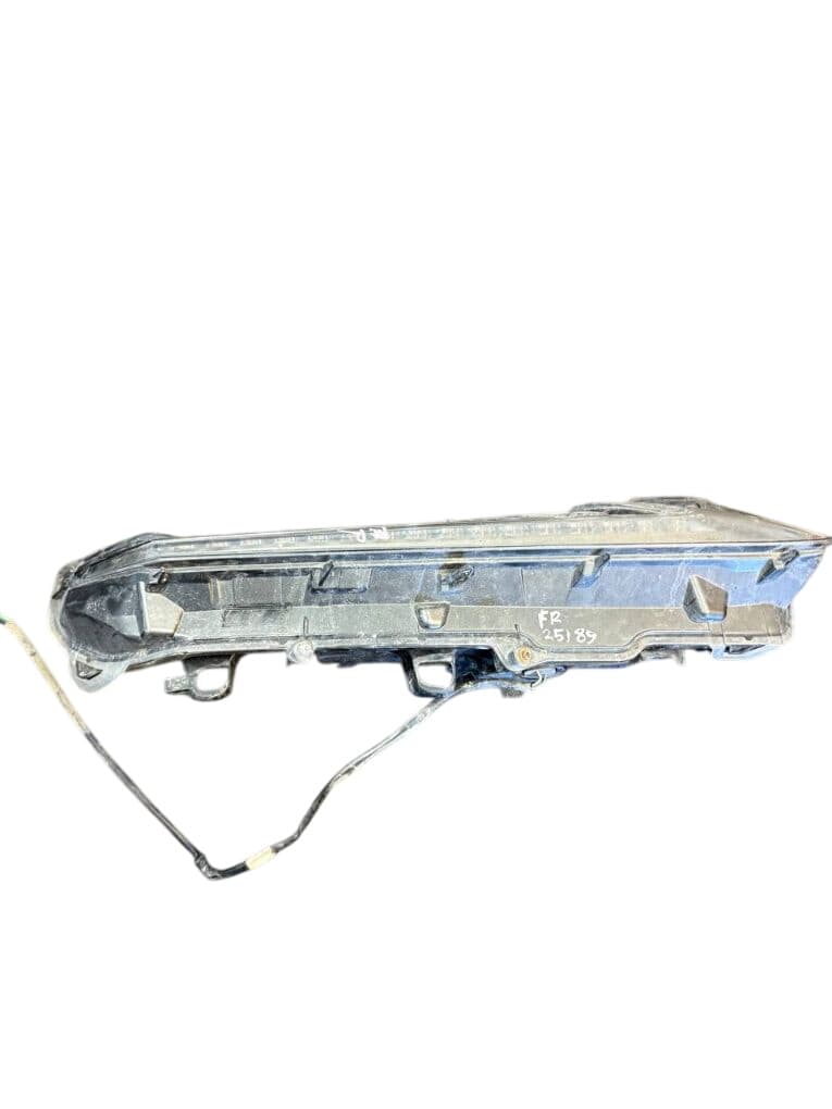 8161078040 Position Light front right LEXUS NX I (AZ10) (2014-2021)