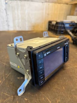 TOYOTA 8611360V860 Radio TOYOTA AVENSIS (T270) (2009-2018) — thumbnail 3