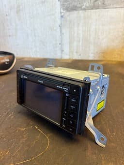 TOYOTA 8611360V860 Radio TOYOTA AVENSIS (T270) (2009-2018) — thumbnail 2