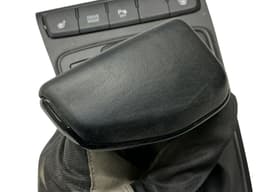 HYUNDAI 84651-Q0100 84651Q0100 84655-Q0100 84655Q0100 Gearshift lever cover HYUNDAI BAYON (BC3) (2021-) — thumbnail 2