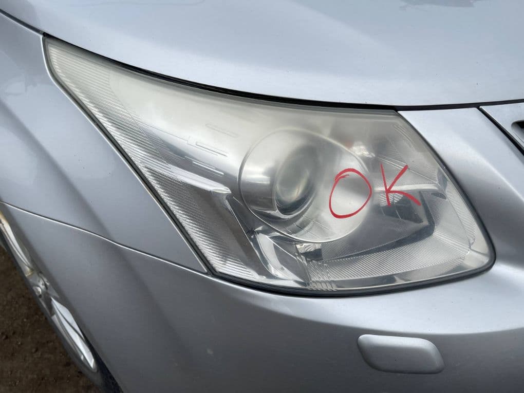 TOYOTA 8113005311 Headlight right TOYOTA AVENSIS (T270) (2009-2018)