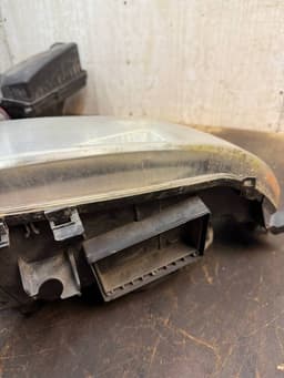 VOLVO 30698835 89900267 Headlight left VOLVO V70 II / XC70 I (P80) (2000-2007) — thumbnail 8