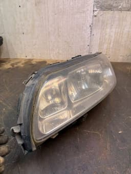 VOLVO 30698835 89900267 Headlight left VOLVO V70 II / XC70 I (P80) (2000-2007) — thumbnail 3