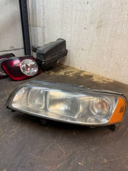 VOLVO 30698835 89900267 Headlight left VOLVO V70 II / XC70 I (P80) (2000-2007) — thumbnail 2