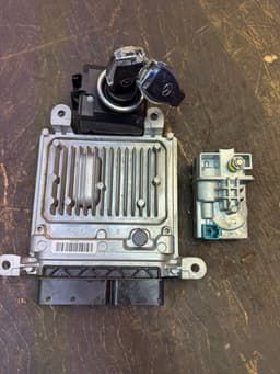 MERCEDES-BENZ A6519007500 A0064461540 A2079052600 A2045458135 Engine ECU immo kit / set MERCEDES-BENZ C-CLASS (W204) (2007-2013) — thumbnail 4